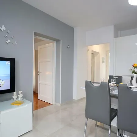 22 Διαμέρισμα *